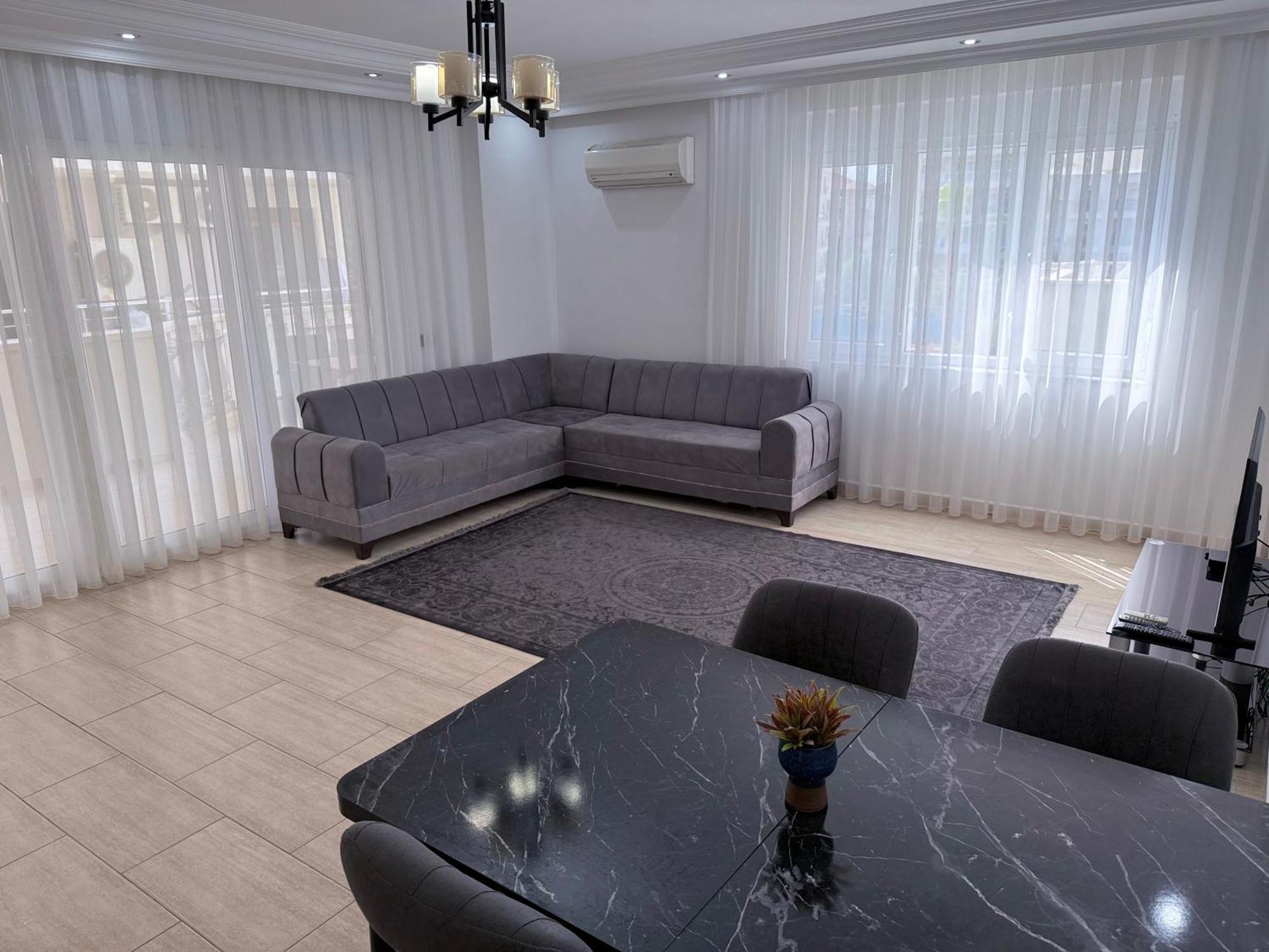 Sa Apartments! 2bd Flat 150m To The *